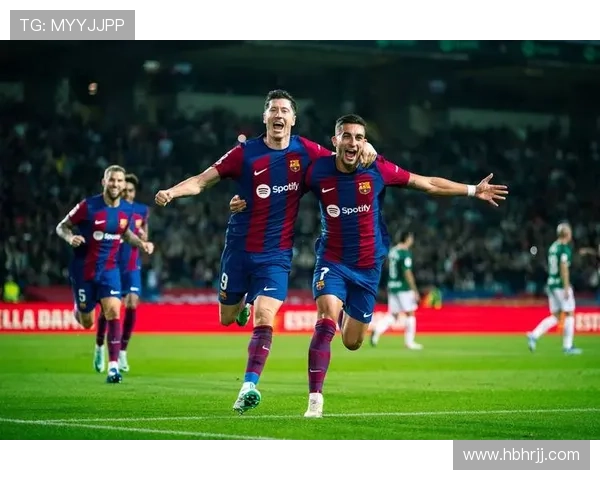 莱万多夫斯基在巴萨首秀中表现稳健，展现惊人天赋与领导能力