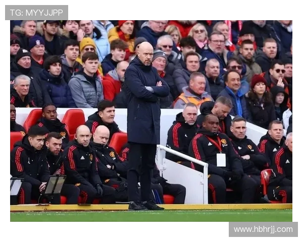 曼联突遭危机!滕哈格与核心球员冲突升级,战术体系“失控”引爆豪门争议 曼联突遭危机!滕哈格与核心球员冲突升级,战术体系“失控”引爆豪门争议