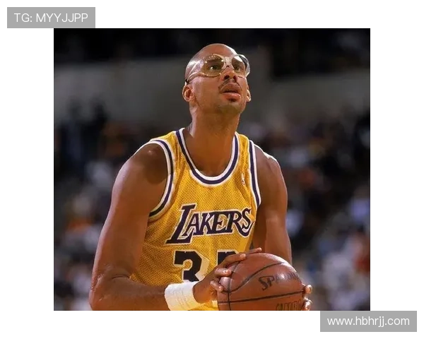 卡里姆·阿布杜尔-贾巴尔背身单打得分高效领先同期中锋